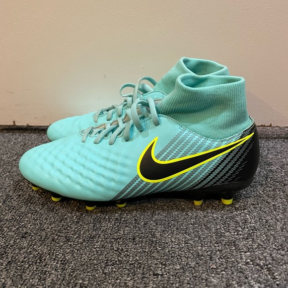 nike soccer cleats size 9.5